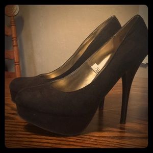 Mossimo suede platform pumps